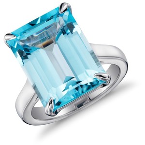 Diamond Solitaire Engagement Ring with Side Stones