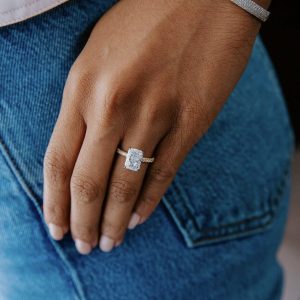 Juliet Oval Diamond Engagement Ring