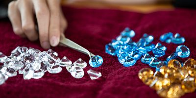 close-up-cropped-hand-holding-gemstone close-up-cropped-hand-holding-gemstone
