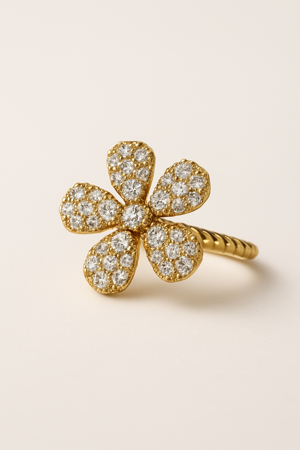 diamondflowerring Fleur Eternelle Ring