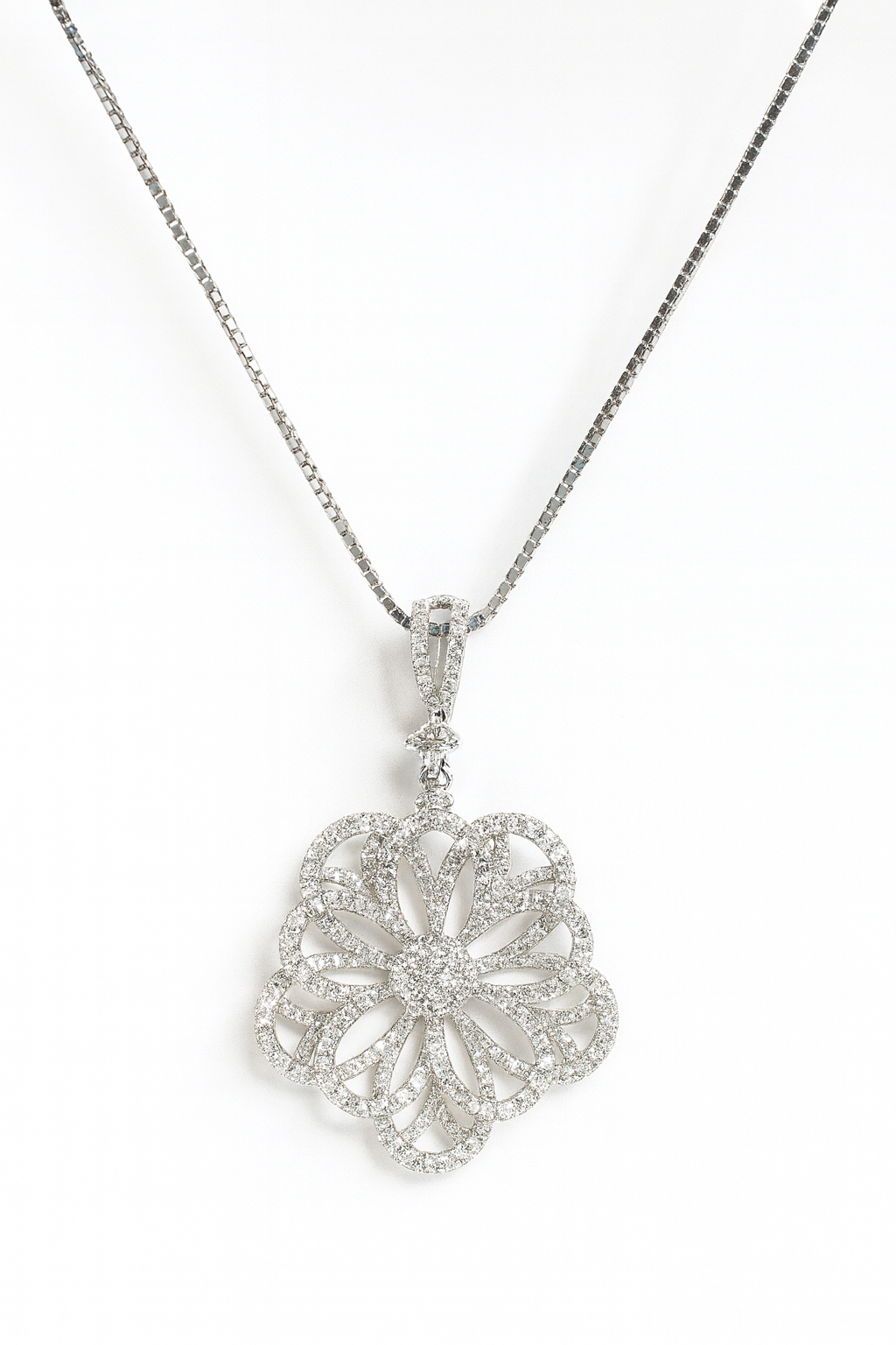 flower pendant The Jardin Diamond Pendant